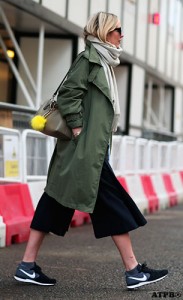 กางเกง-Culottes-สีดำ-เสื้อโค้ทสีเขียวทหาร-รองเท้า-Nike