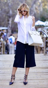 กางเกง-Culottes-สีน้ำเงิน-Zara-เสื้อเชิ้ตสีขาว-Vince-รองเท้า-Valentino-กระเป๋า-Mezzi-แว่นตากันแดด-Karen-Walker