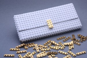 กระเป๋าคลัทช์ทำจากเลโก้