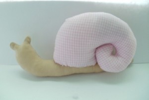 diy-snail-pillow-yenta4-09-600x406