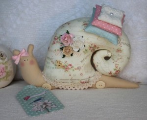 diy-snail-pillow-yenta4-15-600x491