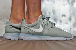 NIKE-ROSHE-RUN-NM-COOL-GREY