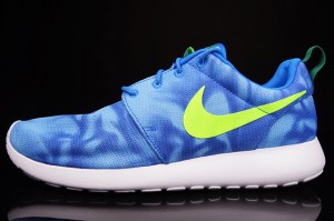 nike-roshe-run-blue-marble