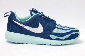 nike-roshe-run-blue-seafoam-side-1-640x426