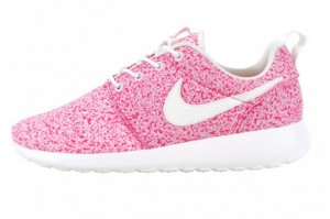 nike-roshe-run-speckle-pink-profile-1-640x426