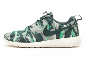 nike-rosherun-forest-camo-green-profile-1-640x426-1