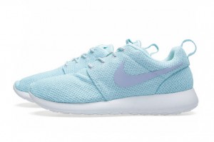 nike-rosherun-glacier-ice-purple-2