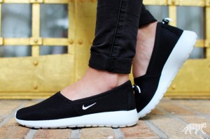 nike-wmns-roshe-run-slip-2