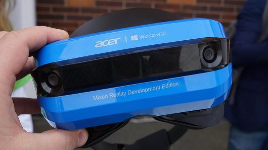 104432680-acer-mixed-reality-3-530x298